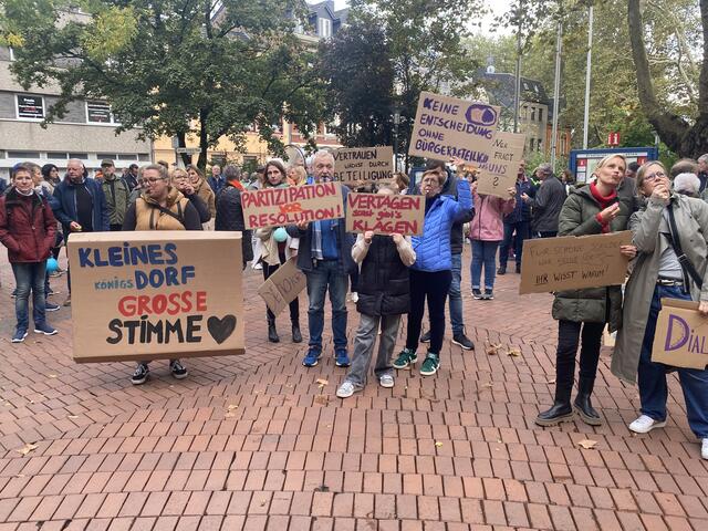 Einige Forderungen der Bürger auf Plakaten 