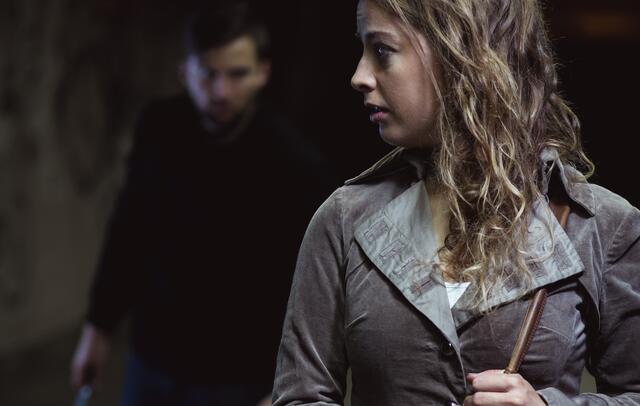 Ein Mann verfolgte eine Frau, entblößte sich und riss sie zu Boden. Symbolfoto. | Foto: Photographee.eu - stock.adobe.com