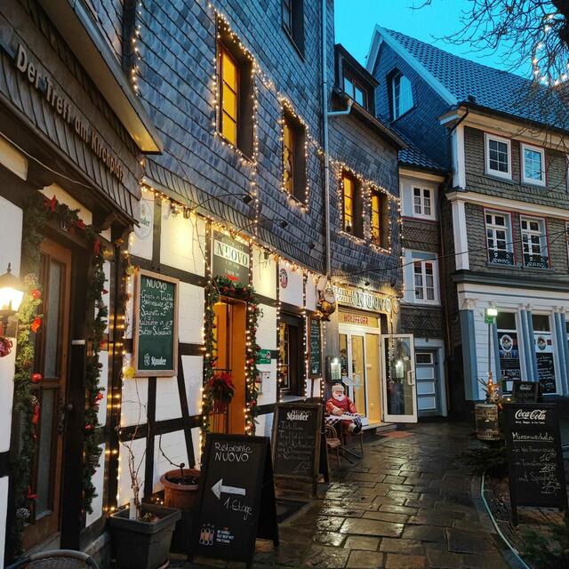 Kleine geschmückte Straße auf dem Kirchplatz | Foto: privat