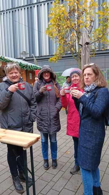 Links Vorsitzende Claudia Kramer mit Gästen | Foto: privat