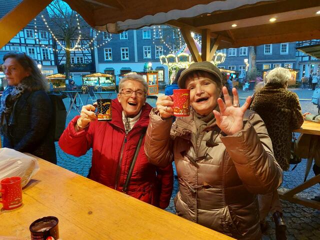 Sängerin Sibille Miesen-Schulz und Mechthild Bartsch | Foto: privat
