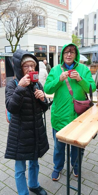 Sängerin Aelv-Freya Dick und Petra Thomas-Kelsch | Foto: privat