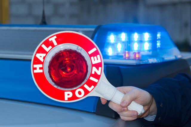 Ein 23-Jähriger versuchte vor einer Polizeistreife erfolglos zu flüchten. Symbolfoto. | Foto: Racle Fotodesign - stock.adobe.com