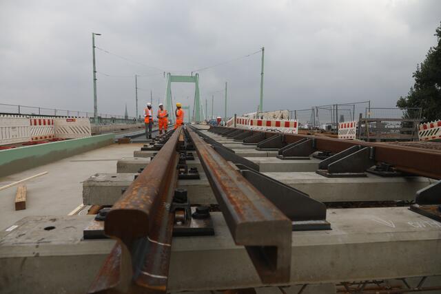 Großbaustelle Mülheimer Brücke: Erste Verzögerungen mussten von den Kölner Verkehrsteilnehmern bereits hingenommen werden. | Foto: Krasniqi