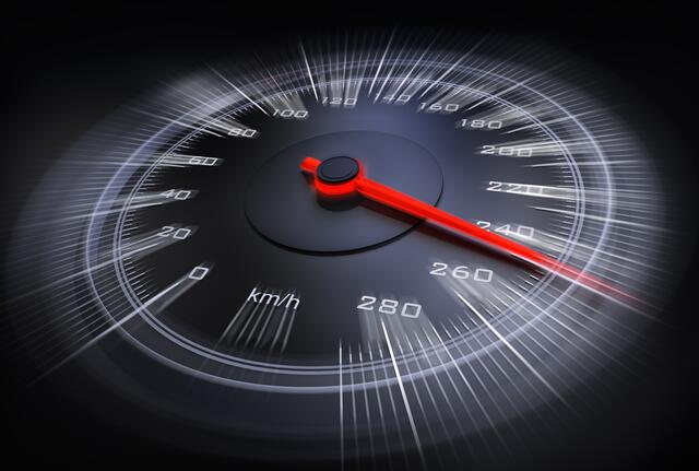 Für zwei Raser endete der Ausflug nach Köln ohne Autos. Symbolbild. | Foto: peterschreiber.media - stock.adobe.com