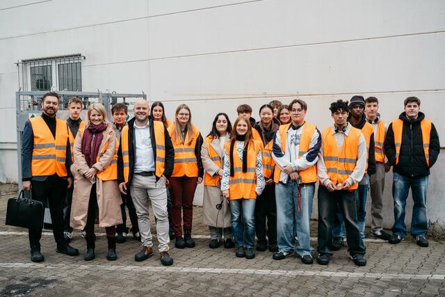 Die Gruppe der Schülerinnen und Schülern wurde von der TROWISTA (Hr. Voits, GF Hr.Miller) und dem Rhein-Sieg-Kreis (Fr. Kraus) begleitet. | Foto: Trowista