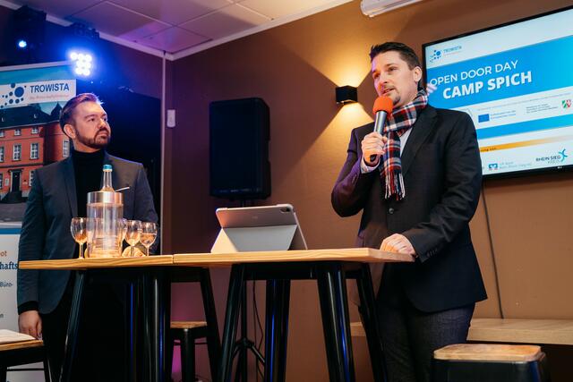 TROWISTA-Geschäftsführer Alexander Miller (l) und Bürgermeister Alexander Biber (r) eröffnen den OPEN DOOR DAY. | Foto: Trowista