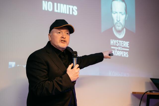 Mit seinem Vortrag "No Limits" stimmte Joey Kelly die jungen Erwachsenen voller Inbrunst auf den OPEN DOOR DAY ein. | Foto: Trowista