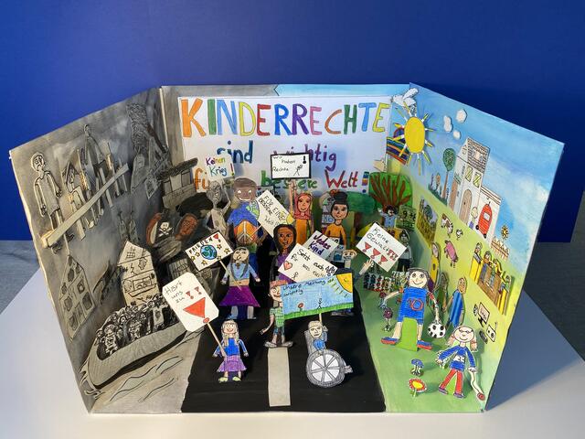 Mit ihrer Darstellung zum Thema „Kinderrechte“ setzte sich die Otterklasse auseinander. Foto: KGS