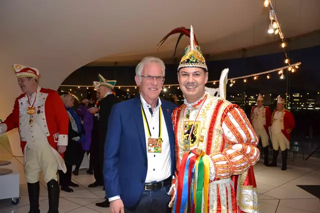 Prinz "Thomas I." (Schwieger) war an diesem Abend ein beliebtes Fotomotiv.  | Foto: Lars Kindermann