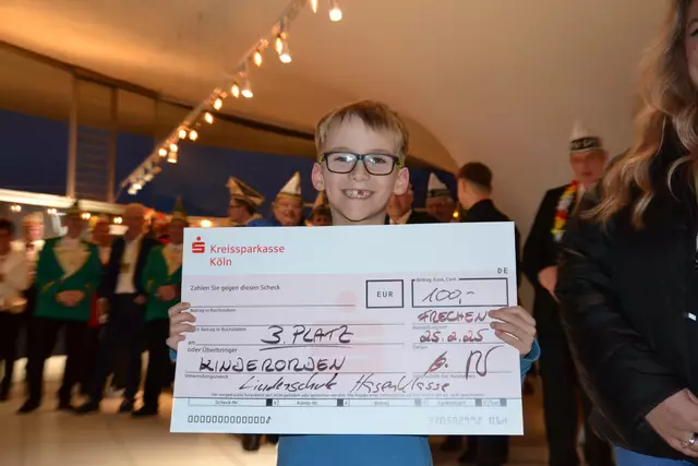 Glücklicher Gewinner der Hasenklasse. | Foto: Lars Kindermann