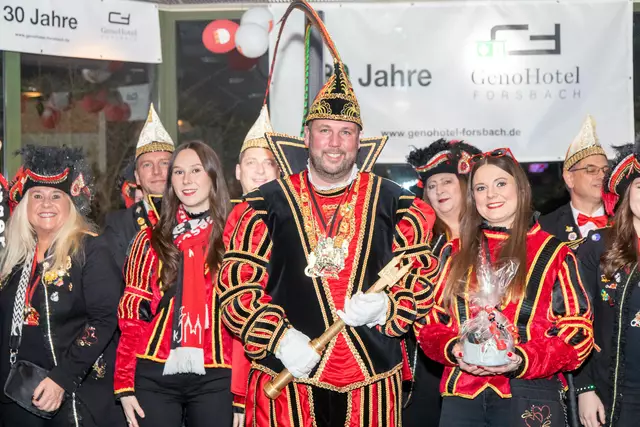 Prinz Mario I (Mario Miebach) kam mit Schmölzche (Gefolge), aber leider ohne Prinzessin und Ehefrau Tanja Miebach. Foto: Axel König