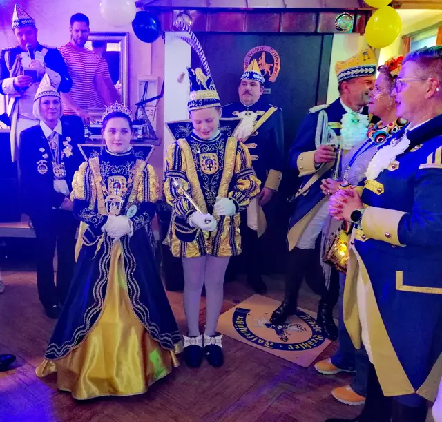 Begrüßung des Brühler Kinderprinzenpaars im Sudturm.  | Foto: Heike Löhrer