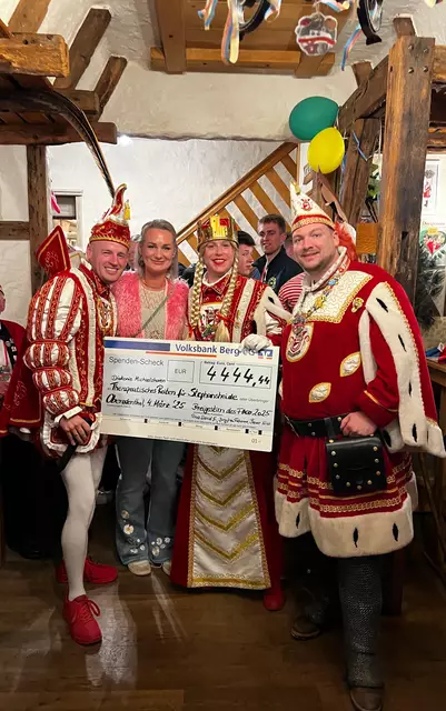  (v.l.) Prinz Daniel I. (Daniel Berscheidt), Lisa Frost (Reitpädagogin und Teamleiterin Pädagogisches Reiten, Diakonie Michaelshoven), Jungfrau Fabienne (Fabian Klein) und Bauer Nico (Blumenthal). Foto Jessica Paas