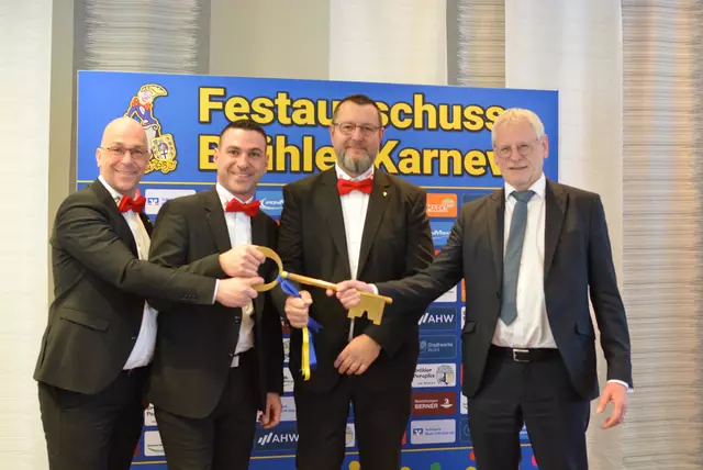 Bürgermeister Dieter Freytag holte sich den Stadtschlüssel zurück. | Foto: Brodüffel