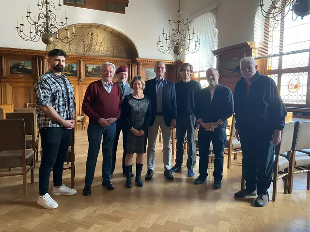 (v.l.) Merdan Yildirim, Robert Grünwald, Michael Kemper, Anne Linden, Frank Stein, Jasper Stephan-Beneker, Alexander Pfister und Harry Schülgen. Foto: Stadt BGL