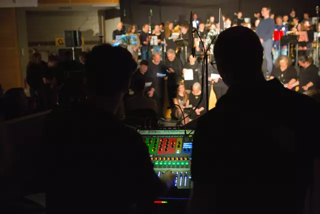 Für den guten Sound des Abends hat Jonas Anders mit seinem Team gesorgt. | Foto: Torsten Rabe