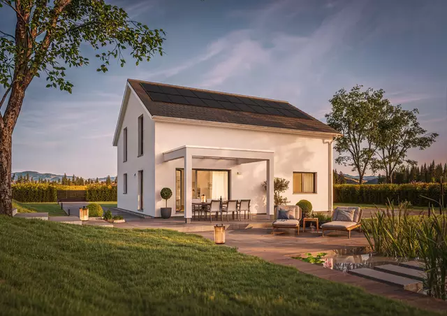 Kompakt und familienfreundlich: Dieses Eigenheim mit 165 Quadratmetern Wohnfläche und klassischem Satteldach bietet ein gutes Preis-Leistungsverhältnis. Foto: DJD/WeberHaus