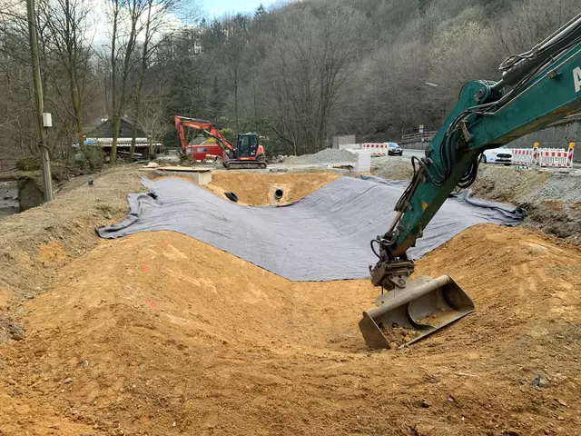Die Kreisstraße 46 wird im Bereich Gummersbach-Becke umfangreich saniert.  | Foto: OBK