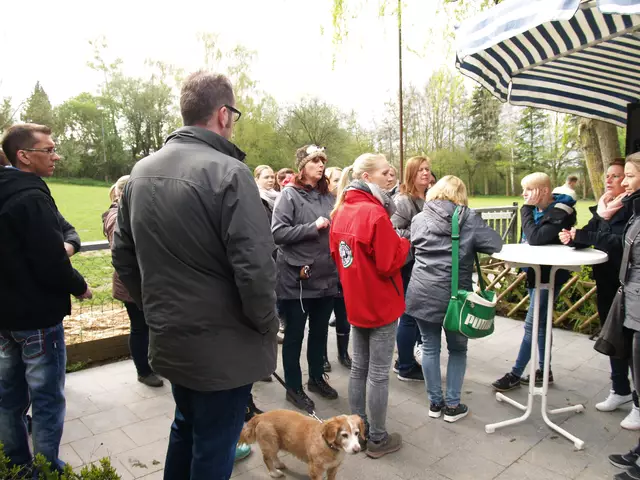 2016 - Am Schluss noch ein gemütlicher Plausch... | Foto: Hartmut Herzog