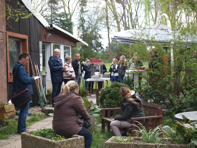 2016 - Der erste Benefiz-(Hunde)Spaziergang im Rahmen der Demenzwoche im Rhein-Erft-Kreis. Startsignal durch Andreas Houska | Foto: Hartmut Herzog