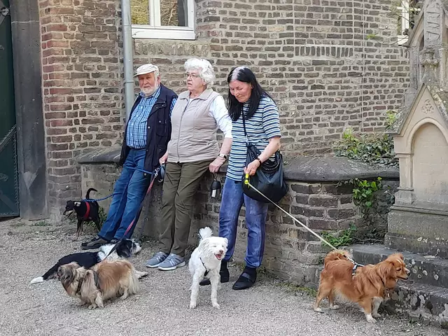 2021 - Besondere Umstände erfordern besondere Maßnahmen für den guten Zweck. Den ganzen Monat Mai starten Hundespaziergänge des Vertrauens entlang der bekannten Strecken; u.a. am 09. Mai 2021 | Foto: Renate Könen