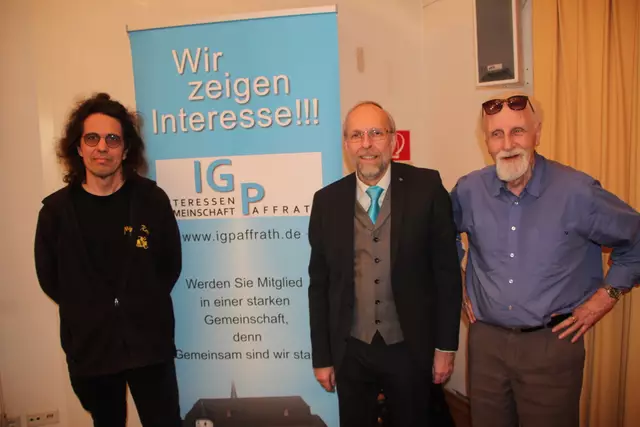 Corvin Gerhold, 2. Vorsitzender, Dr. Reinhard Prinzen, 1. Vorsitzender, und Klaus Neubauer, Kassierer der IG Paffrath (v.l.), beim Frühjahrsempfang. Foto: Flick