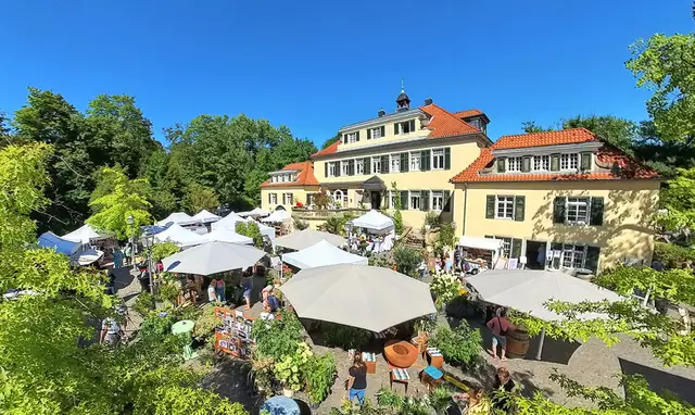 Eine traumhafte Kulisse erwartet die Besucher beim Frühlingsmarkt auf Schloss Eulenbroich. Foto: Christopher Ankerstein