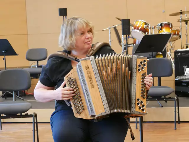 Solistin Monika Aigner aus dem Lehrgang "Steirische Harmonika".  | Foto: Anita Brandtstäter