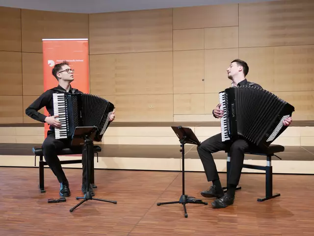 Eröffnungskonzert am Sonntag mit con:trust, das sind Marius Staible und Daniel Roth.  | Foto: Anita Brandtstäter