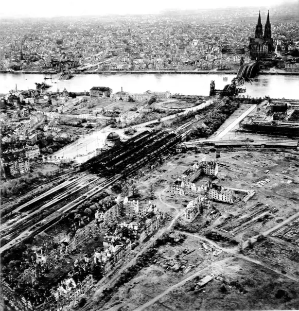 Am Ende des Krieges glich Köln einer Geisterstadt. Zwischen den Ruinen der zerbombten Stadt lebten nur noch 20.000 Menschen. | Foto: US Army