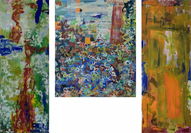 Das Triptychon "Stimmen in der Stadt" mit dem gleichnamigen Mittelbild 60x50 cm und zwei Wächterbildern 80x30 cm, Acryl auf Leinwand, 2024.  | Foto: Carola Lülsdorf