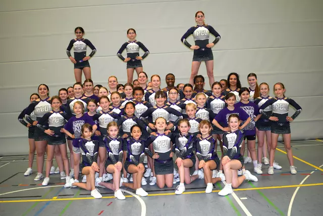 Die „Troops“ und die „Cadets“ sind zwei der aktiven Gruppen der PCU-Cheerleader des TV Refrath. Foto: Hoeck