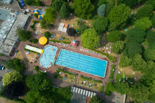 Das beliebte Freibad muss heute, 31. Mai, wegen Gewitterwarnung geschlossen bleiben. | Foto: Stadt Brühl