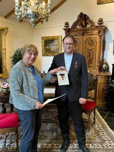 Susanne und Michael Enders - Grußbotschaft Herta Margarete Habsburg-Lothringen "Flame of Peace" | Foto: Bildrechte: Michael Enders