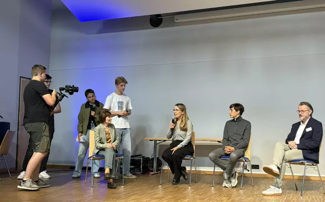 Mit einer Kurzfilmkampagne wirbt die Alzheimer Gesellschaft für Ehrenamt und Engagement  | Foto: Andrea Floß