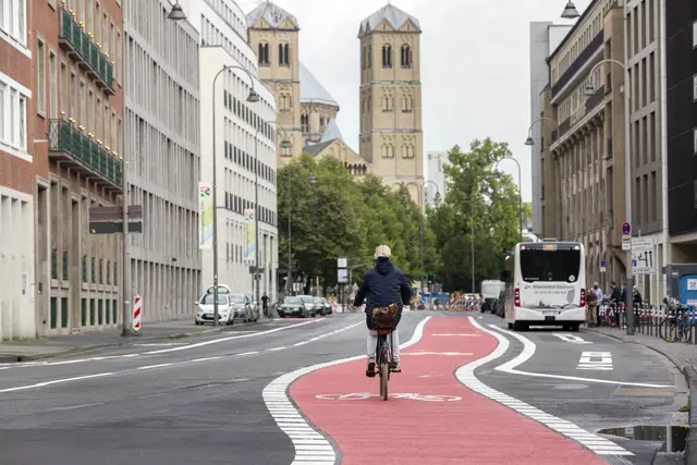 Die zentralen Verkehrsachsen in Köln sollen fahrradfreundlicher werden.  | Foto: Michael Bause