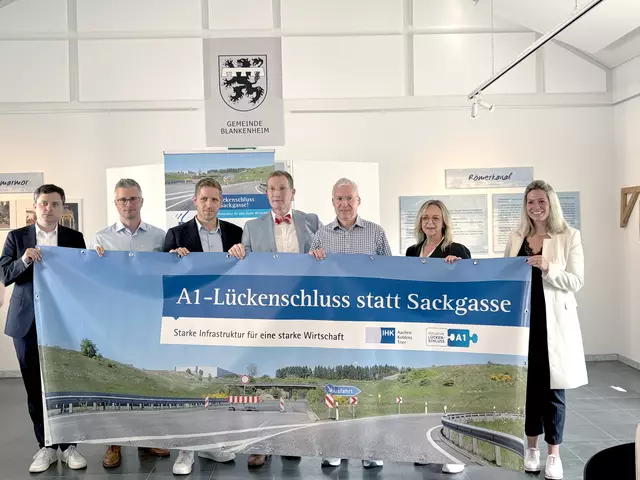 Fordern mehr Tempo beim A1-Lückenschluss: (v.l.) Philipp Piecha, Teamleiter Standort und Infrastruktur IHK Aachen, Unternehmer Daniel Claßen (Spedition Berners GmbH), Markus Ramers, Michael F. Bayer, Unternehmer Stefan Mahlert (Pappen Olef GmbH) sowie Sabine Preiser-Marian und Jennifer Meuren. | Foto: Foto: IHK Aachen