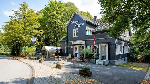 Foto: Fotos mit Dank und freundlicher Genehmigung von Haus Eifgen, SCHEINHEILIG, Adrian Kunitz und Lisa Sheahan-Kunitz