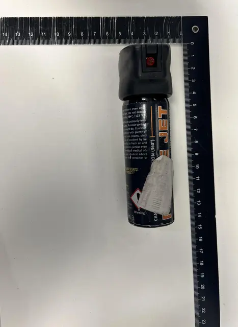 Ein Pfefferspray wurde bei der Sicherheitskontrolle sichergestellt.  | Foto: Bundespolizei