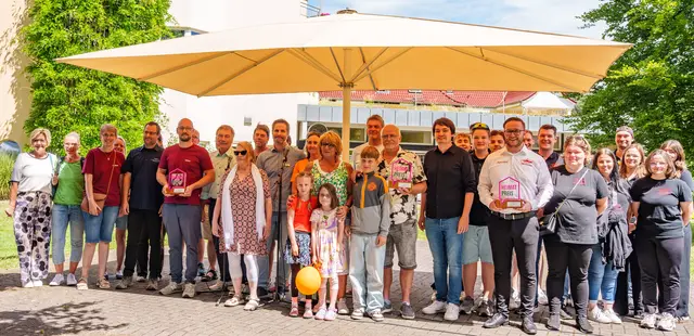 Die Vertreter der drei Preisträger (v.li.) Dörfer Weingartsgasse, Happerschoß, und Allner, Kurtheater Hennef und Maiclub Happerschoß. | Foto: Heimermann