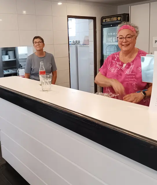 Helfende Hände: Elke Linden und Petra Voosen | Foto: Privat