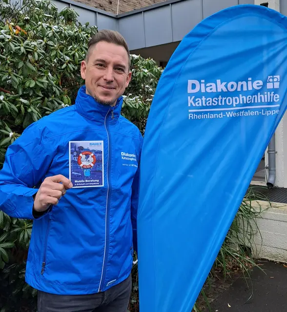 Daniel Pfeiffer vom Team Mobile Beratung Hochwasserhilfe der Diakonie Köln. | Foto: Diakonie