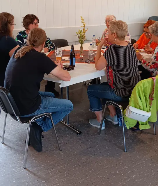 Gäste und Sängerinnen  | Foto: Privat