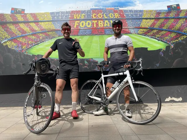 Jozef John Palushaj ist mit seinem Freund Riza Kara im Jahr 2022 für den guten Zweck nach Barcelona gefahren. | Foto: zVg