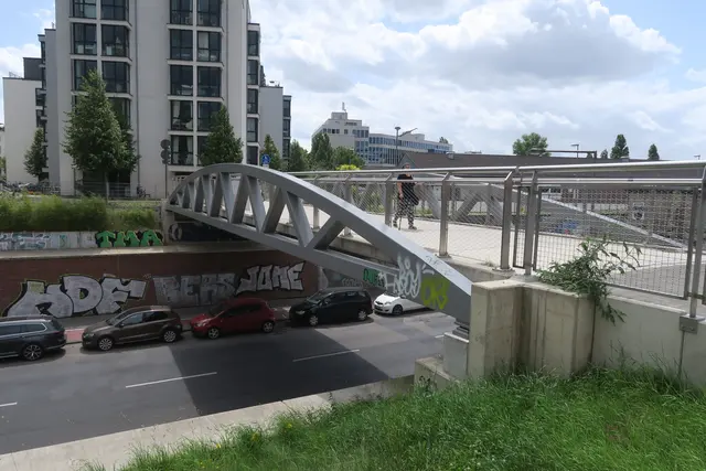 Die neue Radfahrer- und Fußgängerbrücke über die Weinsbergstraße wurde 2022 als wichtige Voraussetzung für die „Low Line“ geschaffen. | Foto: Hermans