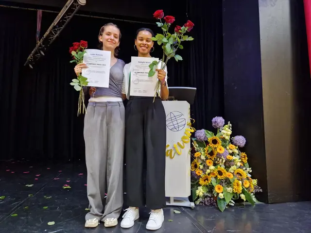 Die Preisträgerinnen Lotte Ramme und Delight Wilde. | Foto: Gymnasium zum Altenforst