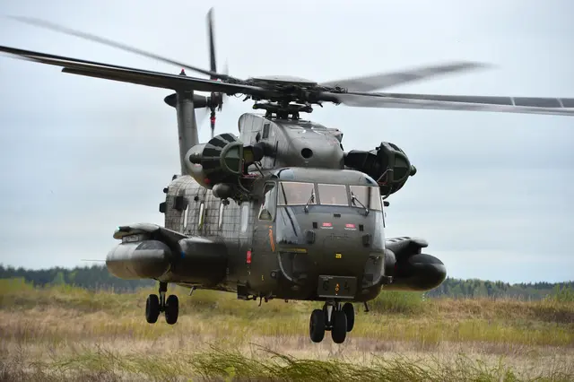 Ungeplante "Außenladung" in Nettersheim: die CH-53 der Bundeswehr war in Nörvenich gestartet. | Foto: Taktisches Luftwaffengeschwader "Boelcke".