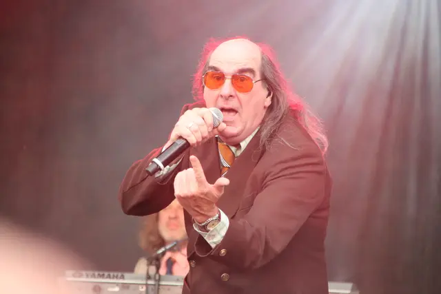 Zum krönenden Abschluss kam der Meister persönlich: Guildo Horn gab mit seiner Band, den Orthopädischen Strümpfen, ein Konzert auf der Leverkusener Bierbörse. Foto: Flick