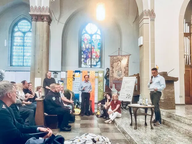 Bezirksbürgermeister Volker Spelthann (rechts) hatte zu der Veranstaltung eingeladen. | Foto: privat